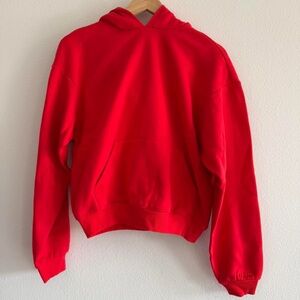 Skims Cotton Fleece Classic Pullover Hoodie in Ruby, size small